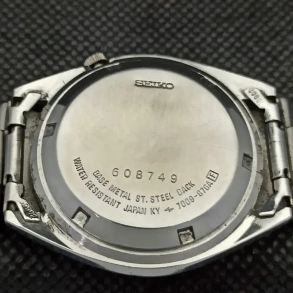 Vintage Automatic 1970s Seiko Mens Watch Red and Gold Face! - Picture 7 of 9